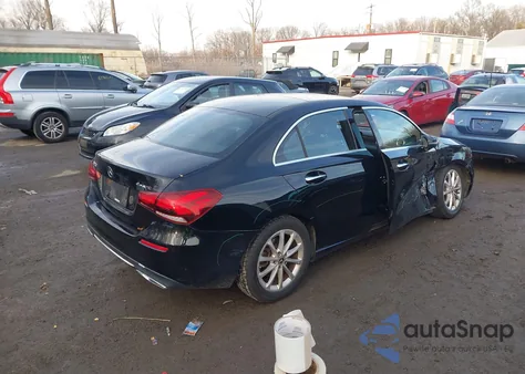 2019 Mercedes-Benz A 220 4Matic z USA, uszkodzony, nr VIN WDD3G4FB5KW001269